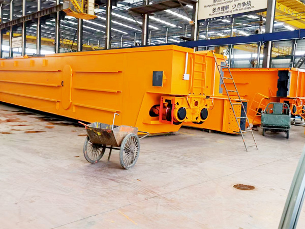 橋式抓斗起重機