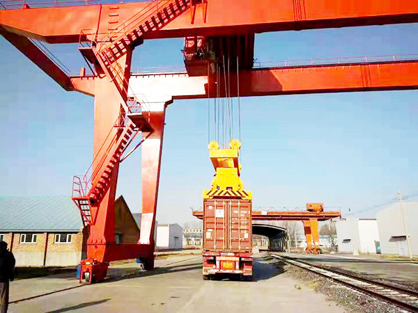 集裝箱門(mén)式起重機(jī)